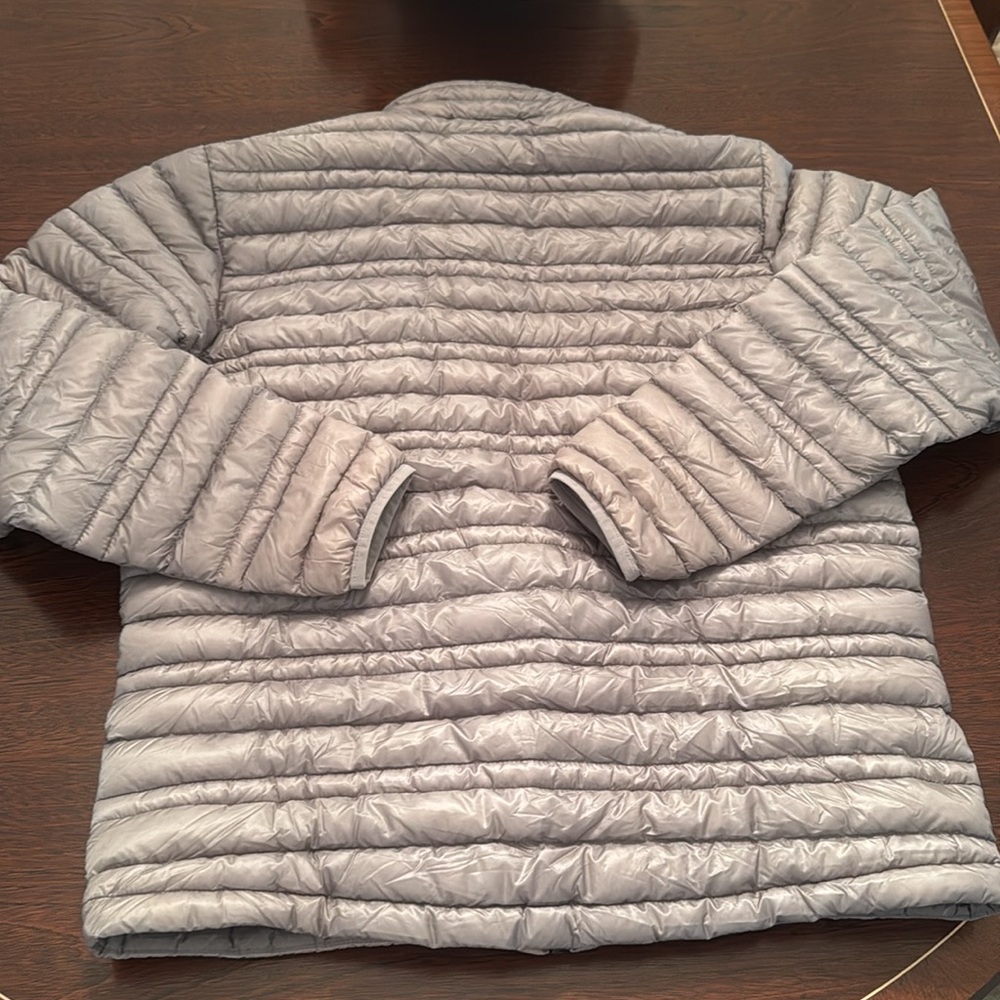 Men’s Patagonia Down Puffer Jacket Size Medium - Picture 4 of 7